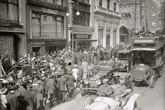 NYC Easter Parade at 5th 1913