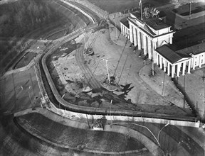 11/22/1961 - Aerial view Berlin Wall -  Brandenburg Gate