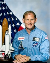 (24 Aug 1984) --- Astronaut Manley L. 'Sonny' Carter, Jr.