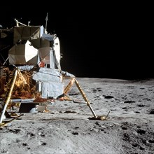 (5 Feb. 1971) --- An excellent view of the Apollo 14 Lunar Module
