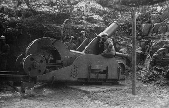 A large-caliber cannon from the 733th siege battery