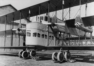 ce tri-moteur passager caproni date de 1918