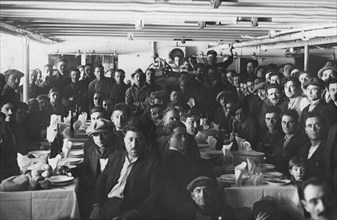 les salles à manger de 3ème classe sur le conte verde et de 1ère classe sur le saturnia. 1915-40