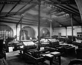 la salle des machines lithographiques de l'institut géographique militaire de florence. 1915-1940