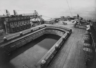 la piscine de première classe du rex, le plus grand et le plus célèbre, presque mythique, des paquebots italiens. 1915-1940