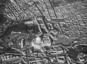 une vue aérienne avant 1937 de la spina di borgo, un bloc de bâtiments démolis pour ouvrir la via della conciliazione. 1915-1940
