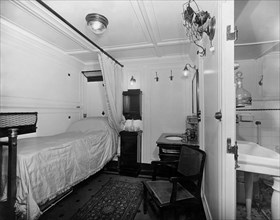 paquebot transatlantique augustus l'intérieur d'une cabine individuelle de 1ère classe. 1915-1940