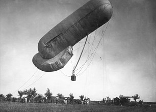 italy, hot-air balloon drago, 1937
