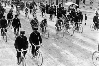 italy, milan, relay race rome-paris, 1909