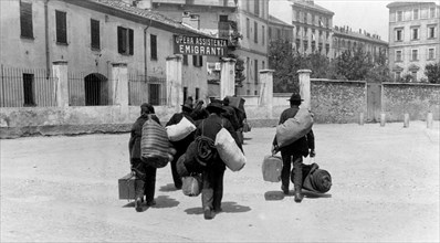 italy, lucca, emigrants, opera assistenza emigranti, 1900