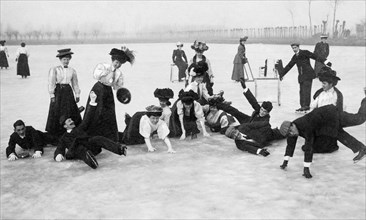 spork, playing on ice, 1910