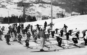 italy, cortina, ski school, 1920-30