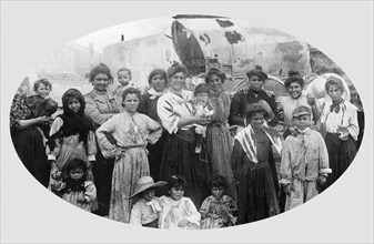 italy, group photo, gipsies, 1910