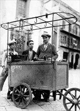 vendeur de rue, 1920