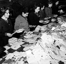 guerre, femmes triant le courrier militaire, 1943