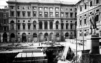 guerre, milan, piazza san fedele et le théâtre manzoni, 1939 1945