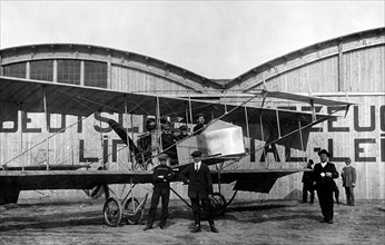 aviation, leipzig, aviateur et passagers lors du vol de record du monde, 1911
