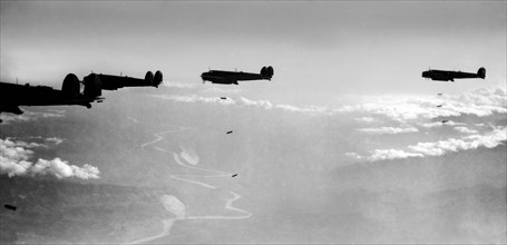 armée de l'air, largage simultané de bombes depuis des chasseurs en vol, 1940