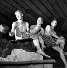 finlande, trois hommes dans un sauna, 1942