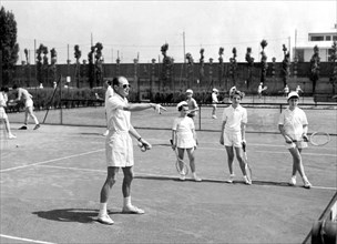 leçon de tennis en groupe, 1958