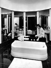 femme dans une salle de bain, 1930