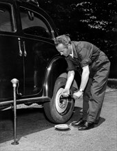 entretien, remplacement d'une roue, 1956