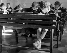écoliers dans la salle de classe, 1961