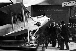 vittorio ermanuele II devant le caproni 100t, 1930