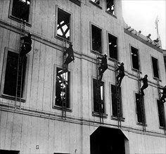 pompiers sur des échelles à crampons, 1910