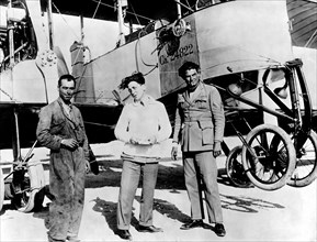 pilotes posant devant un bombardier caproni, 1915-1918