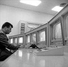 salle des opérations de la police de la circulation de milan et centre de contrôle des autoroutes, 1966
