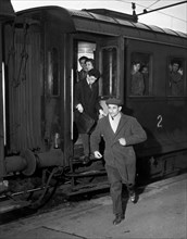 travailleurs se précipitant hors du train, 1962