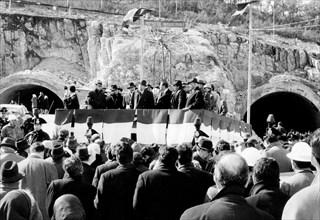 construction de routes, aquila, genzano, cérémonie d'achèvement de la galerie de la colline, 1968