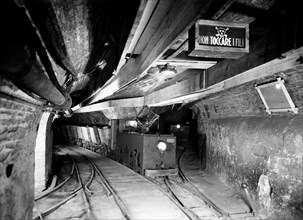 mine de fer de gavorrano, "locomotive à trolley" dans le tunnel, 1959