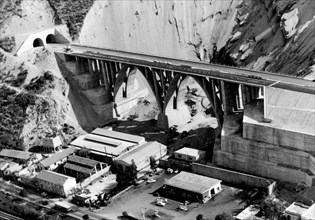 autoroute salerno-reggio, viaduc leone et tunnel pentimele, 1966
