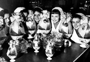 Ouvriers à Turin et emballage d'œufs en chocolat, 1958
