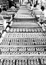 chaîne automatique de composants électriques, 1963