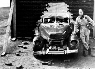 voiture dans le royalex après le crash test, 1969