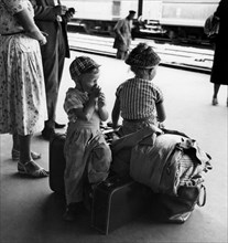 enfants à la gare, 1950