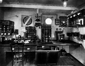 salle radiotélégraphique marconi d'un paquebot transatlantique, 1930