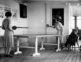 pendant un match de ping-pong sur le giulio cesare, 1930