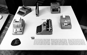 calculatrices et machines à écrire olivetti de 47 à 54, 1954