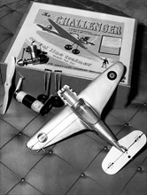 jouets, avion télécommandé avec moteur à combustion interne, 1952
