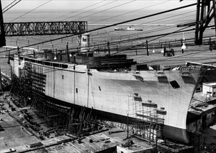 le paquebot andrea doria au chantier naval de genes, 1951