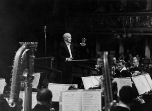 arturo toscanini lors d'un concert, 1952