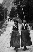 costumes de montagne dans le val formazza, 1920