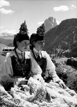 costumes de val gardena en ortisei, 1961