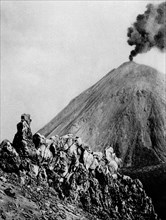 rapport de l'éruption du vésuve du 4 avril 1906, vésuve, le cône vu du monte somma, 1906