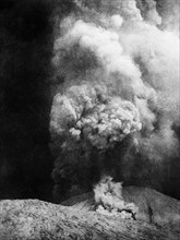 rapport sur l'éruption du vésuve du 4 avril 1906, vésuve, une grande avalanche de sable sur l'observatoire, 1906