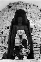 le grand bouddha sculpté dans les murs de la vallée de bamiyan, 1960